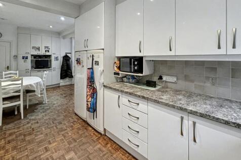 Kitchen / Breakfast Room