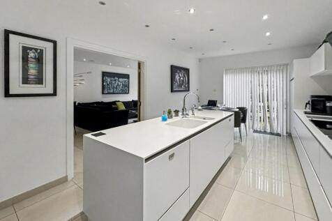 Kitchen / Breakfast Room