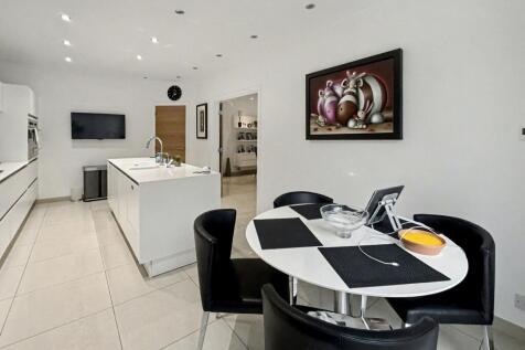 Kitchen / Breakfast Room