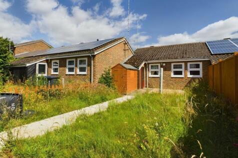 CAM02519G0-PR0136-STILL010