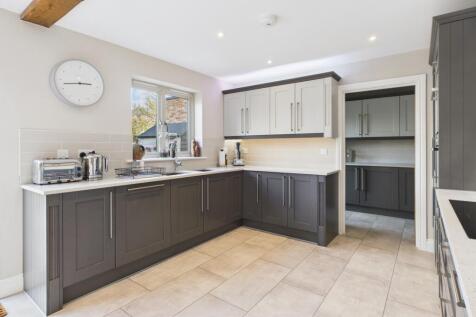 CAM02519G0-PR0244-STILL025