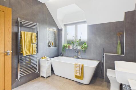 CAM02519G0-PR0244-STILL045