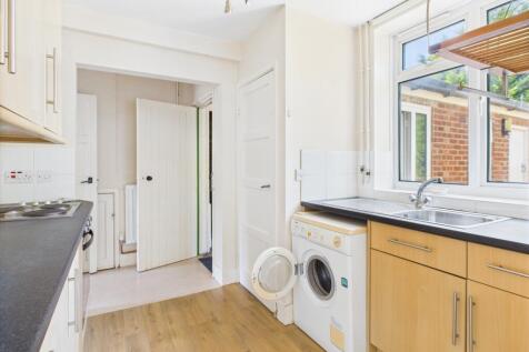 CAM02519G0-PR0308-STILL005