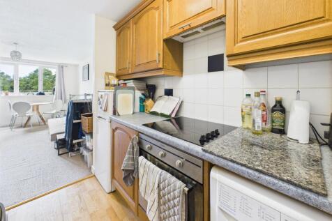 CAM02545G0-PR0454-STILL004