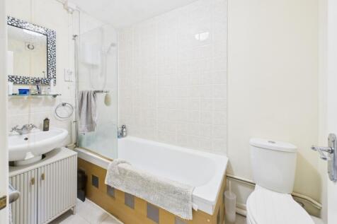 CAM02545G0-PR0454-STILL009