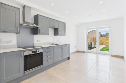 CAM02519G0-PR0313-STILL012