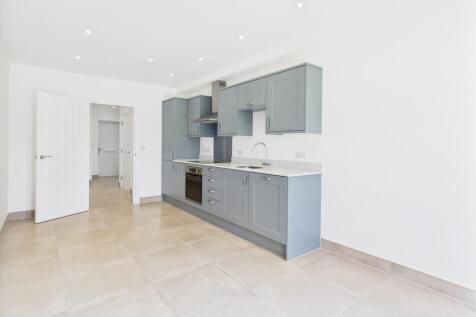 CAM02519G0-PR0313-STILL008