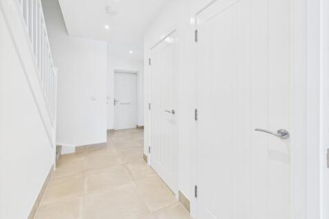 CAM02519G0-PR0313-STILL010