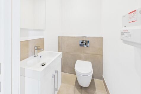 CAM02519G0-PR0313-STILL001