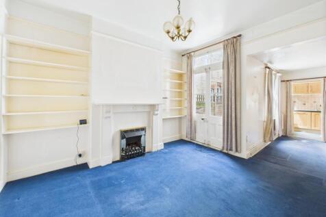 CAM02545G0-PR0452-STILL005