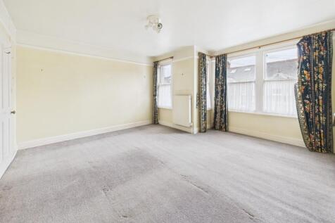 CAM02545G0-PR0452-STILL014