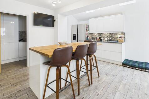 CAM02519G0-PR0325-STILL013