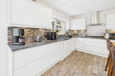 CAM02519G0-PR0325-STILL010