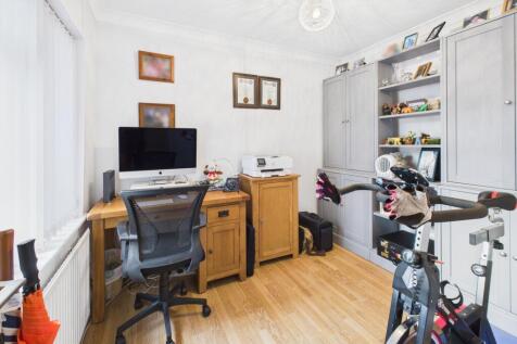 CAM02519G0-PR0325-STILL007