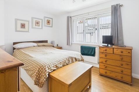 CAM02519G0-PR0325-STILL028