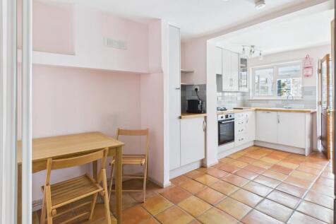 CAM02519G0-PR0336-STILL012