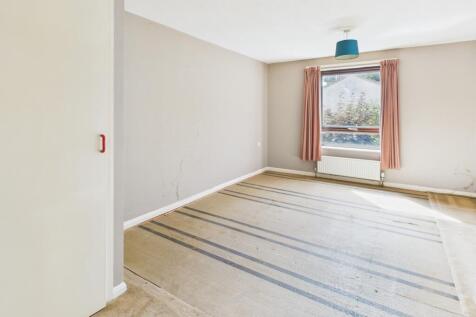 CAM02519G0-PR0332-STILL010