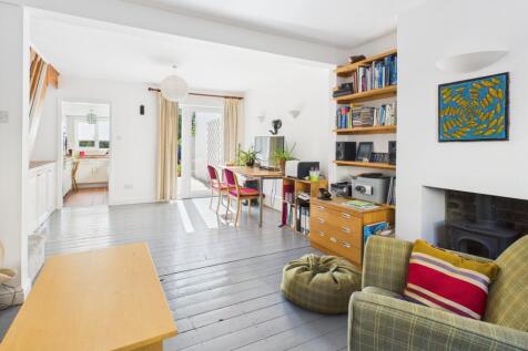 CAM02545G0-PR0467-STILL005