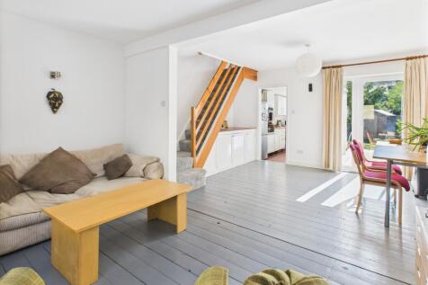 CAM02545G0-PR0467-STILL006