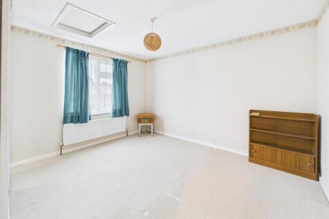 CAM02545G0-PR0508-STILL018