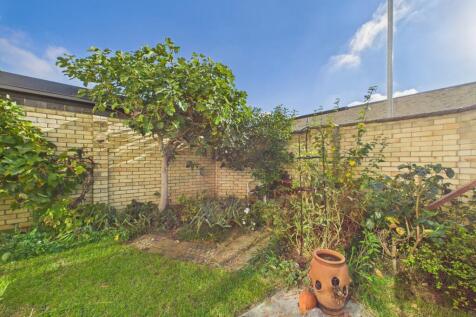 CAM02545G0-PR0511-STILL008