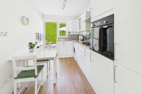 CAM02519G0-PR0345-STILL006