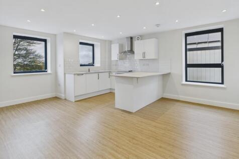 CAM02519G0-PR0353-STILL005