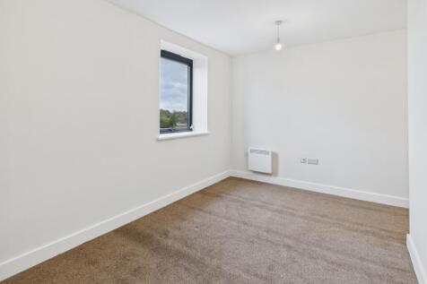 CAM02519G0-PR0353-STILL003