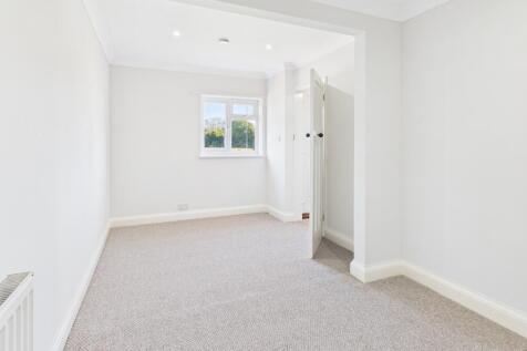 CAM02519G0-PR0373-STILL006