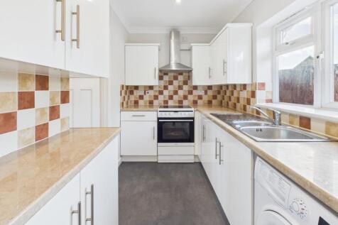 CAM02519G0-PR0373-STILL010