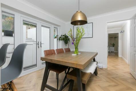 OPEN PLAN KITCHEN / DINING ROOM