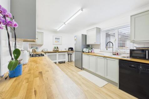 OPEN PLAN L SHAPED KITCHEN DINER