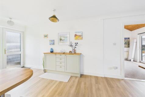 OPEN PLAN L SHAPED KITCHEN DINER