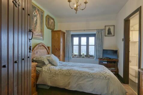 The Good Knight - queens bedroom