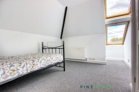 Attic bedroom - 1st floor