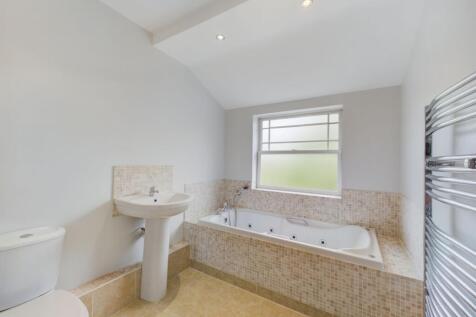 CAM01440G0-PR0050-STILL009