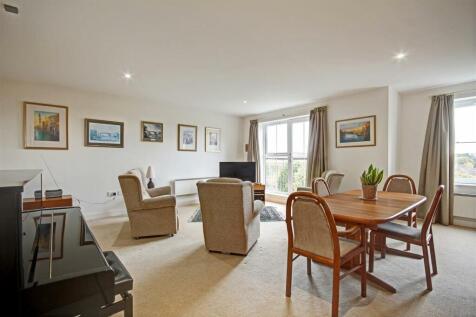 Open plan sitting/dining room