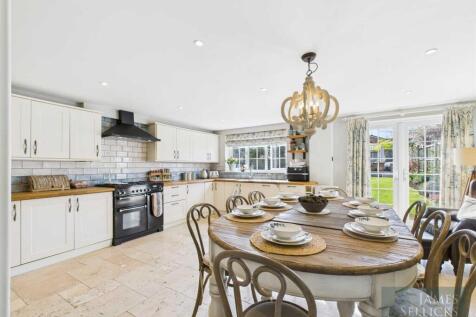 Open plan dining kitchen
