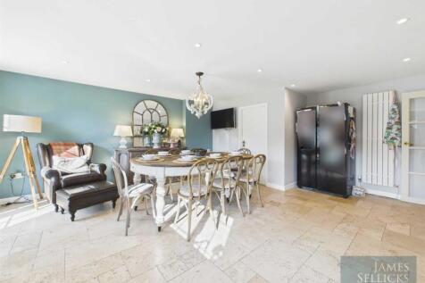 open plan dining kitchen