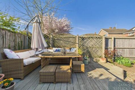 Raised Decked entertaining area