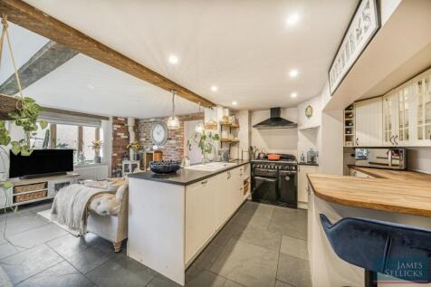 Living/dining kitchen