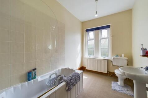 Flat 2 - Bathroom