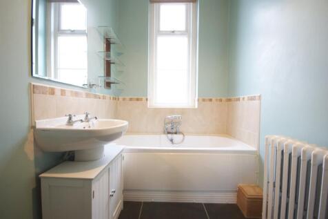 Flat 4 - Bathroom