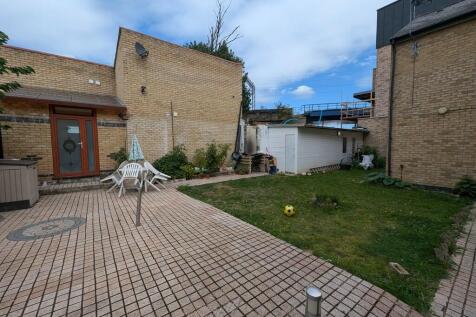 communal gardens ...