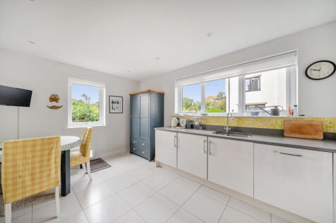 1363739-7-68e4e53...