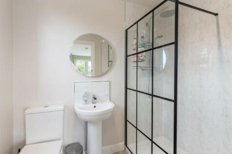 En Suite Shower to Bedroom 1