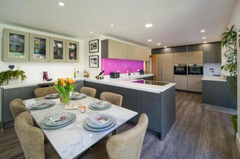 Kitchen &amp; Dining Area