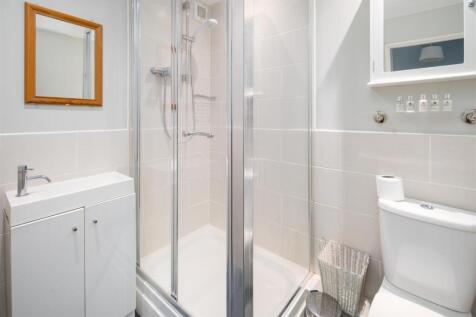 Apartment Shower Room