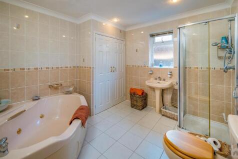 En-suite to Bedroom 2
