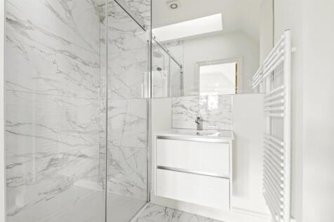 SHOWER ROOM ENSUITE